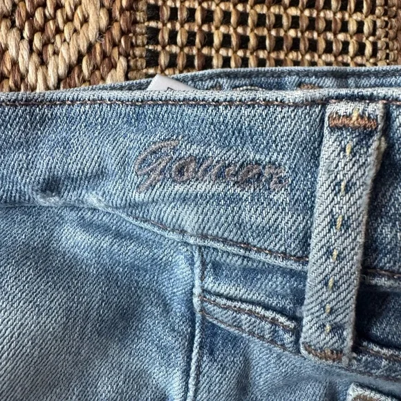 GOLDSIGN Distressed Flared Jeans w/ White Stitch Detail Size 29 - Picture 5 of 8